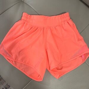 Lululemon Hotty hot 2.5” shorts